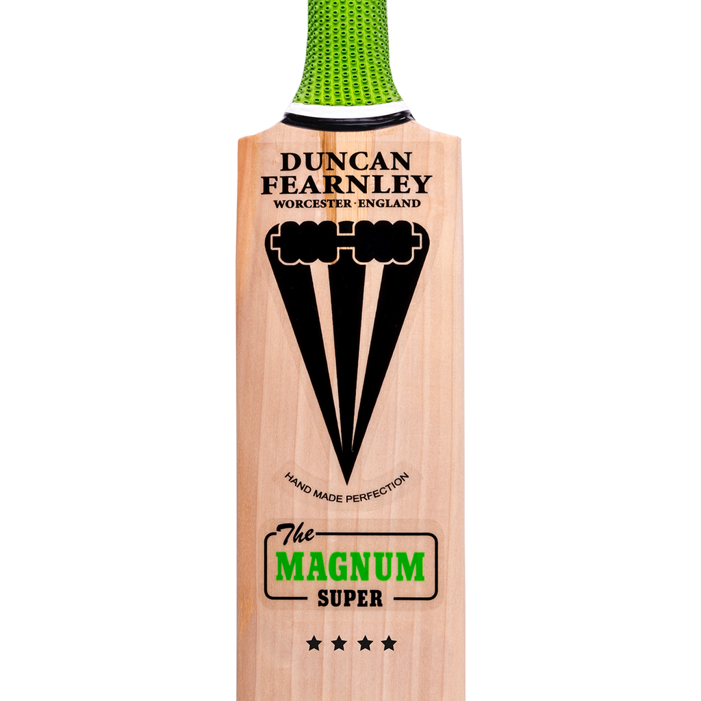 Duncan Fearnley MAGNUM SUPER 4* Senior Cricket Bat